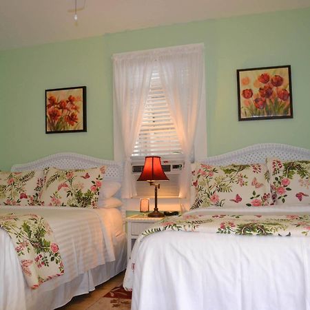 Speakeasy Inn (Adults Only) Кей Уест Екстериор снимка
